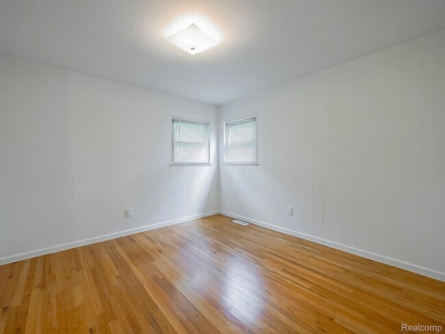 Building Photo - 7580 Thornwood St