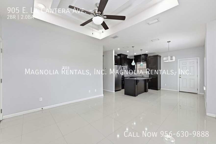 Building Photo - 905 E la Cantera Ave