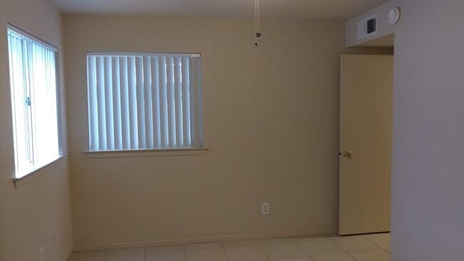 Building Photo - 2 Story home in NE Fresno, Clovis Schools and near shopping centers.