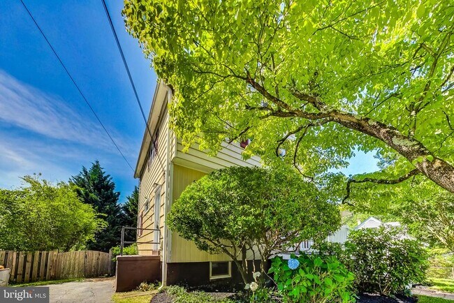 Building Photo - 4112 Spruell Dr