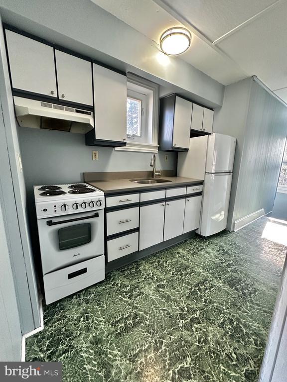 Building Photo - 214 Gay St