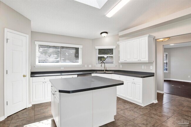 Building Photo - 512 Batten Blvd