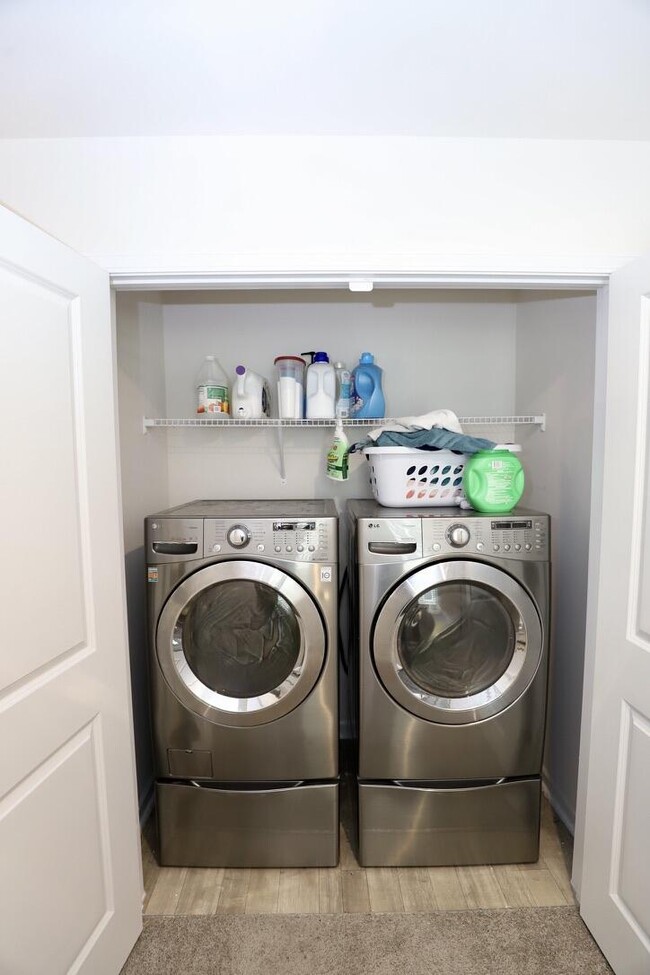 Building Photo - 1049 Crescent Moon Lp