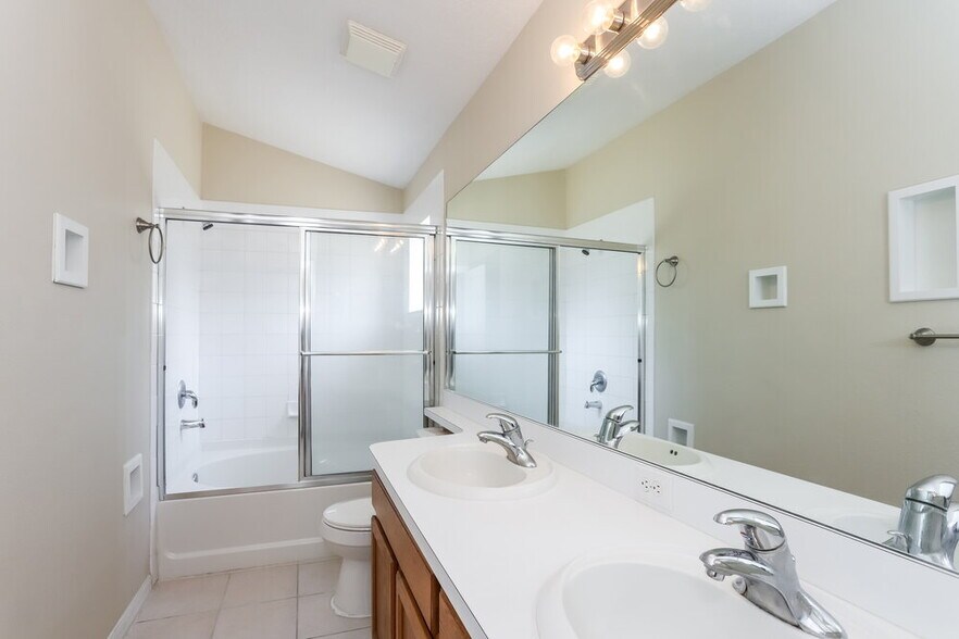 Building Photo - 733 Somerstone Dr