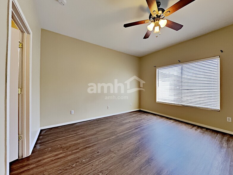 Building Photo - 6653 S Stratosphere Ln