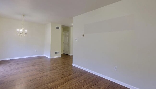 Building Photo - Updated Townhome available now!