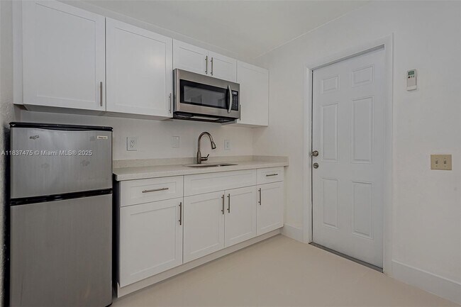 Building Photo - 15530 SW 68th Terrace