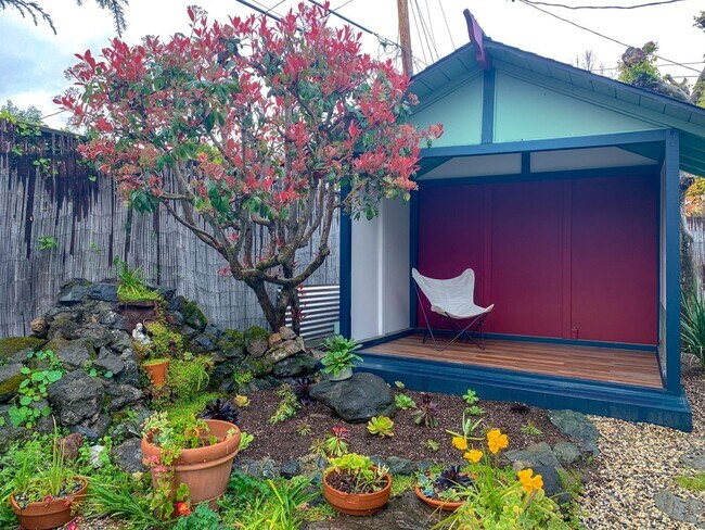 Building Photo - Custom Designed Modern 3 Bedroom Eicher in Palo Alto!