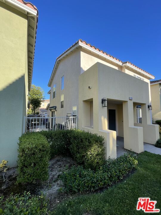 Building Photo - 121 Cancion Way