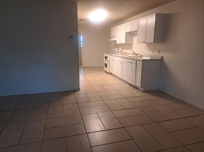 Building Photo - 2050 Oleander Blvd