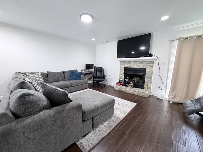 Building Photo - 1528 Jameson Dr