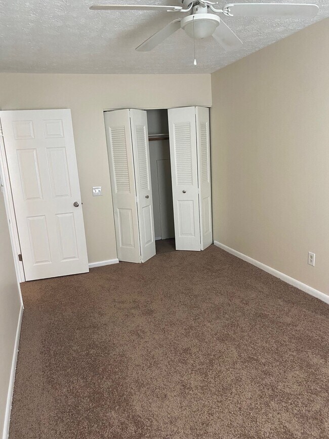 Building Photo - 1046 Agate Dr