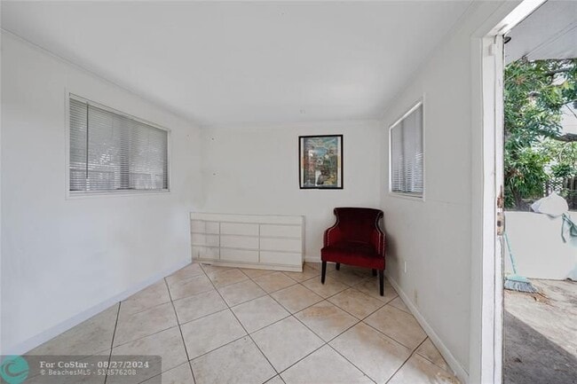 Building Photo - 6851 SW 22nd Ct