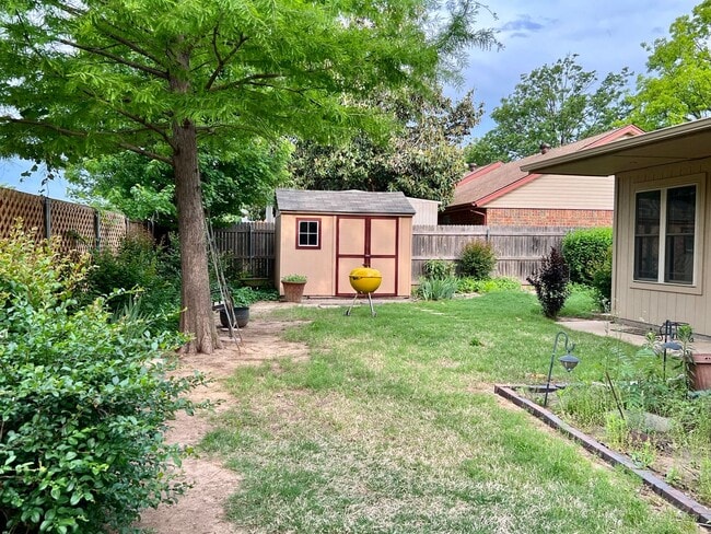 Building Photo - Immaculate major remodeled executive home in West Norman