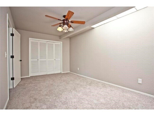 Building Photo - 14 Shakespeare Dr