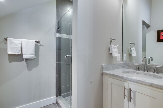 Building Photo - Marvelous Modern Mt Vernon Two-Bedroom!