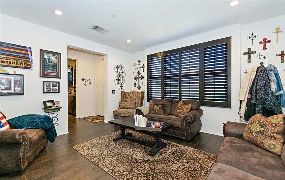 Building Photo - 418 Vista Dr