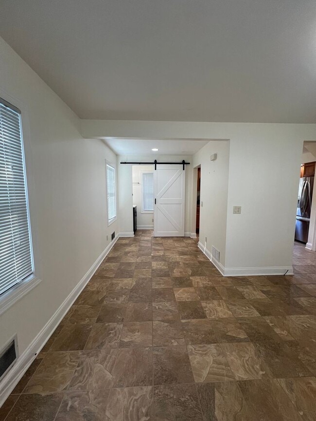 Building Photo - 3 Bed, 1.5 Bath Near U of R, Strong & Coll...