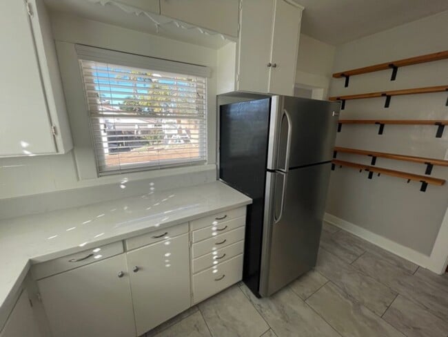 Building Photo - 2 Bedroom 1 Bath Craftsman