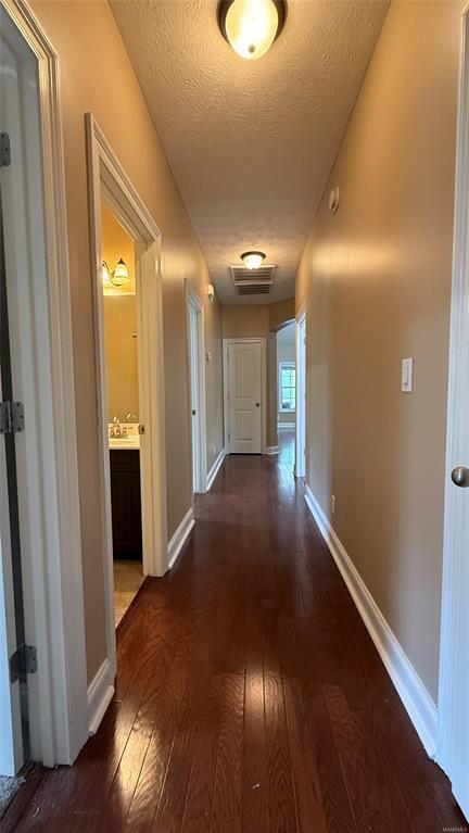 Building Photo - 703 Kingsley Dr