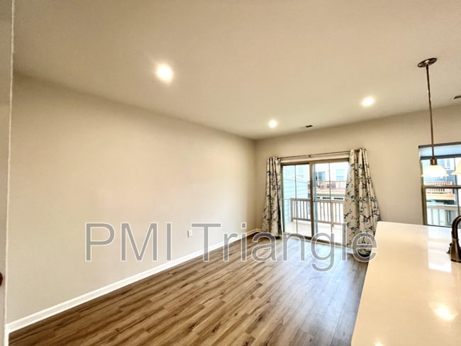 Building Photo - 321 Poplar Leaf Way