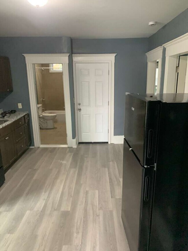 Building Photo - 66 Bell St