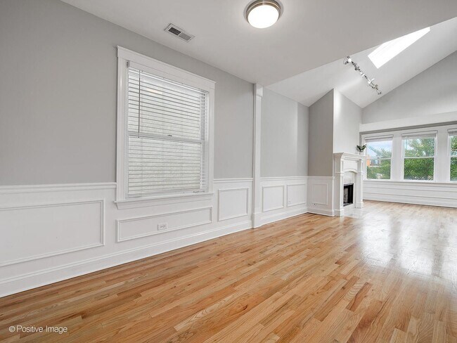 Building Photo - 1329 N Mohawk St