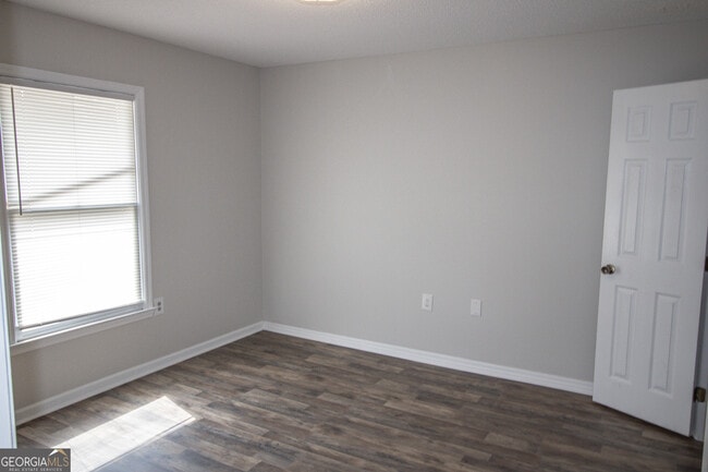Building Photo - 14-114 Lanier Dr