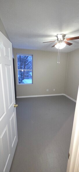 Building Photo - 484 Merchants Rd