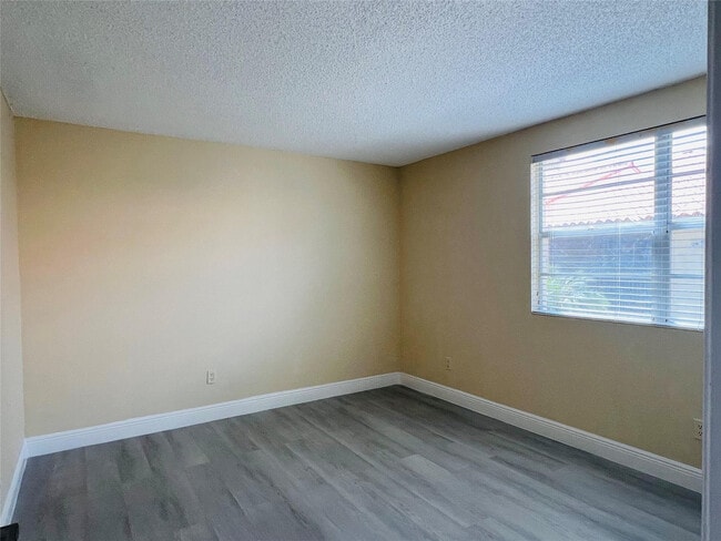 Building Photo - 1241 SW 46th Ave