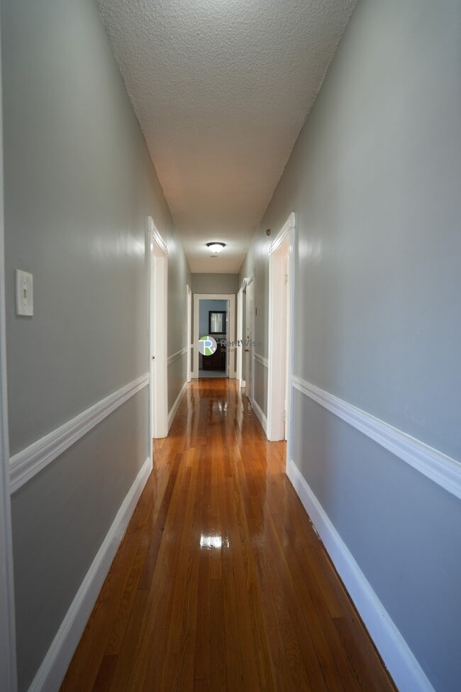 Building Photo - 129 Draper St