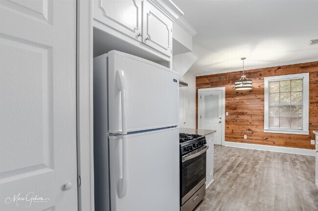 Building Photo - "Charming 3-Bed Oasis in Bossier City with 1.5 Baths & Spacious 1917 Sq Ft Layout!"