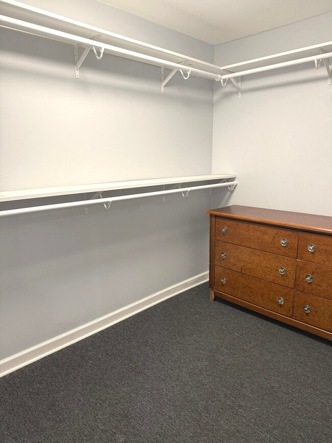 Building Photo - 17312 Valley View Dr