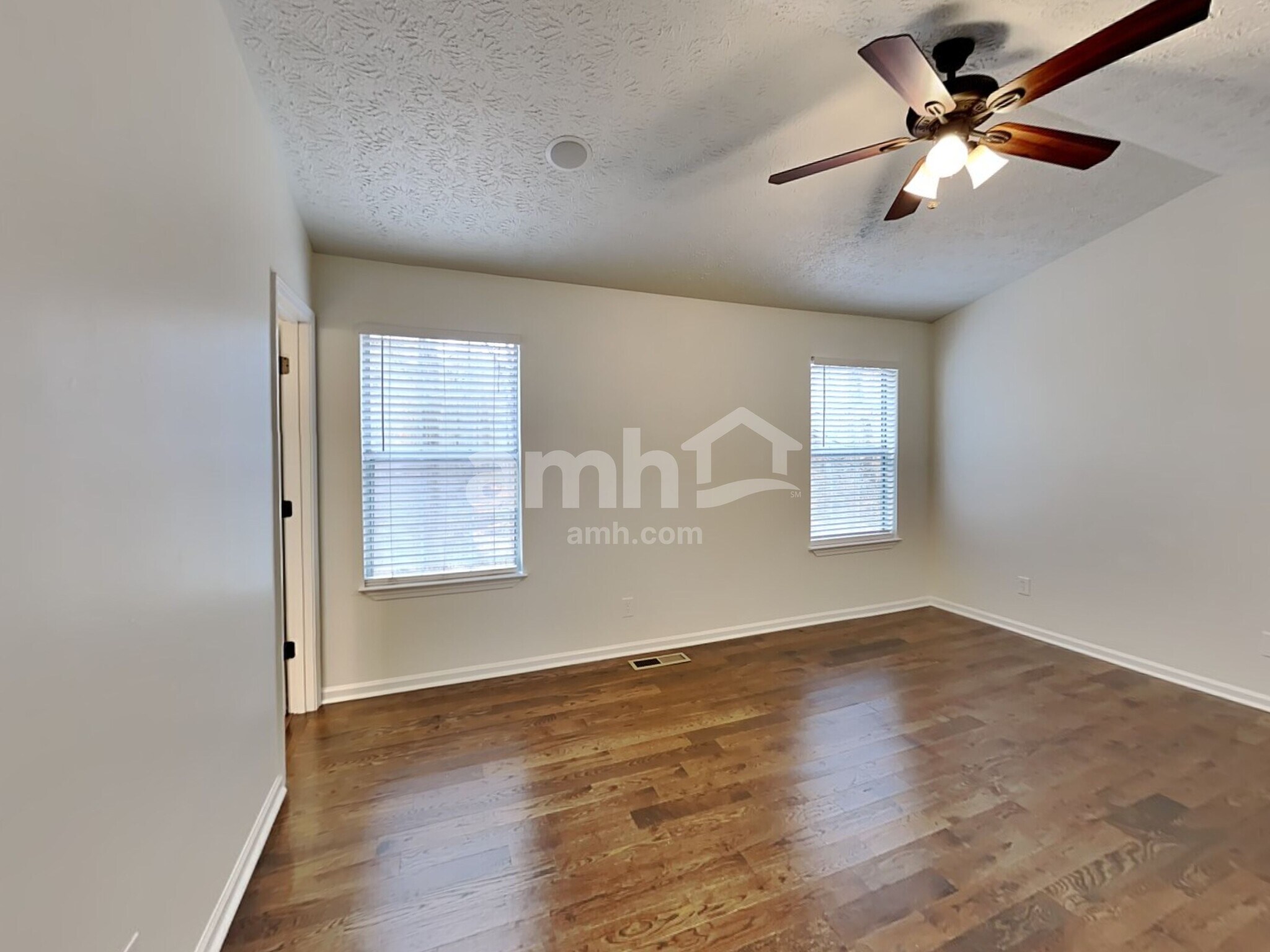 Building Photo - 6028 Woodcreek Dr