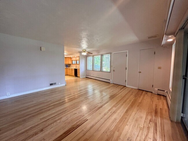 Building Photo - $0 DEPOSIT OPTION. 2 BEDROOM 1 BATH, XERISCAPED YARD CLOSE TO BELMAR, O'KANE PARK AND ST ANTHONY'S!