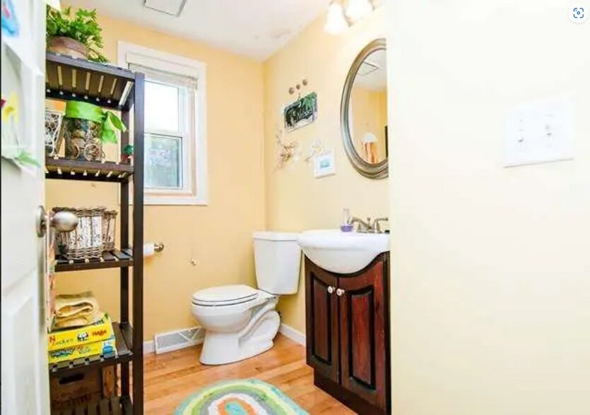 Building Photo - 7302 Gladstone Dr