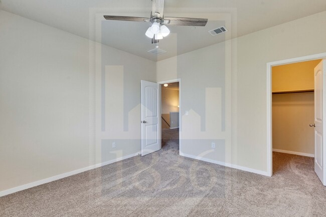Building Photo - 2880 Donnell Dr