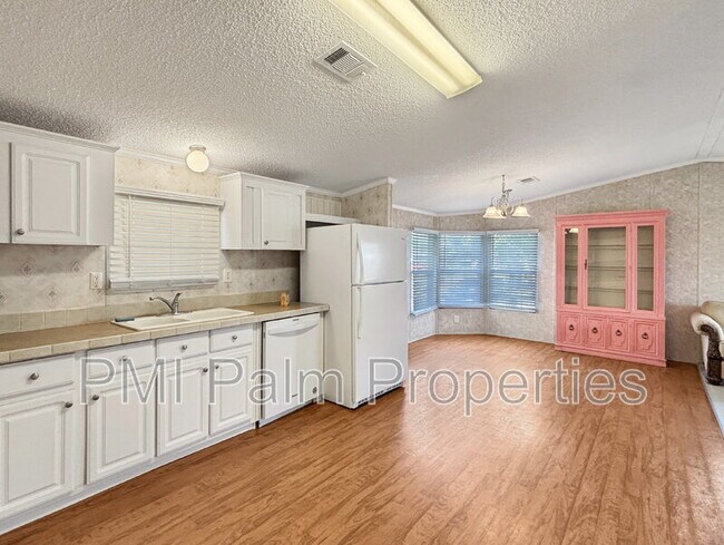 Building Photo - 7568 SE Swan Ave