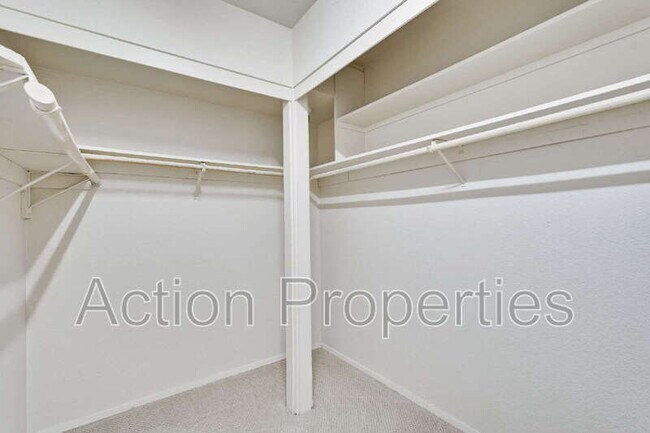 Building Photo - 947 La Mesa Terrace