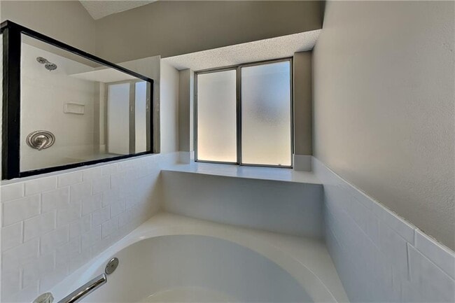 Building Photo - 390 Greenmont Cir