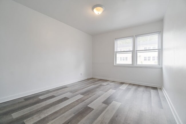 Building Photo - 33 Midland Heights Cir