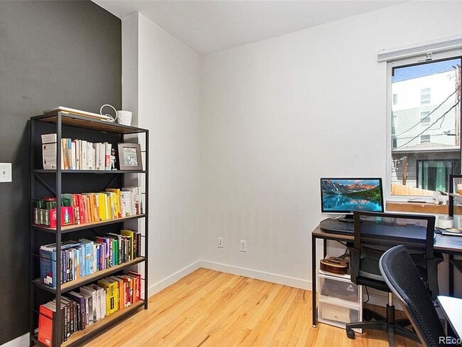 Building Photo - In the Heart of Highlands 2 Bedroom 1 Bath Row Home!
