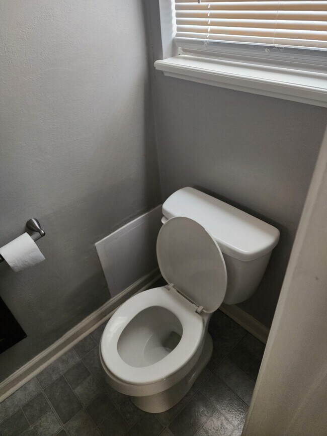 Building Photo - 888 NW 14th St