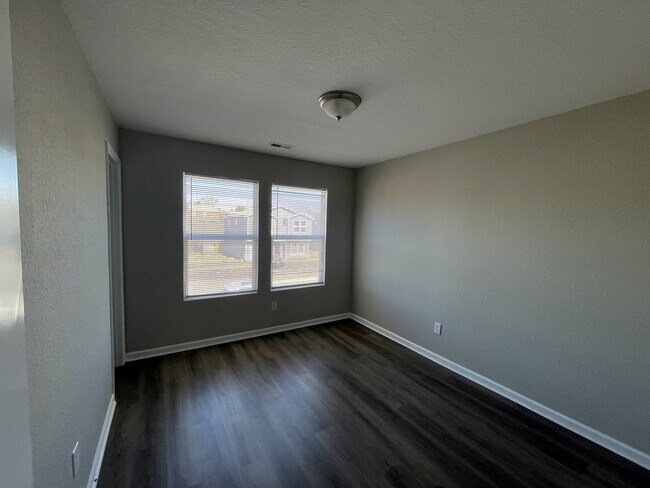 Building Photo - 228 Whitestone Dr NE