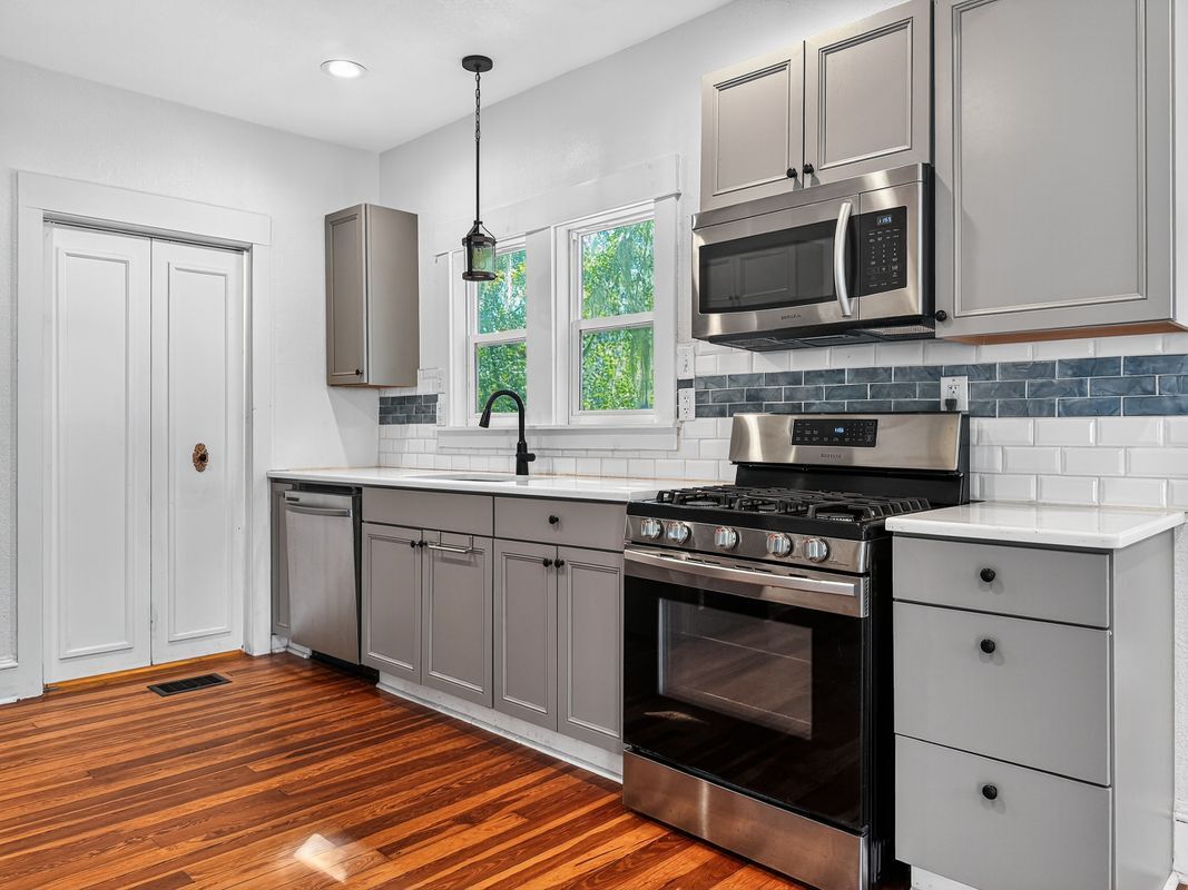 Building Photo - 1016 E Washington Ave