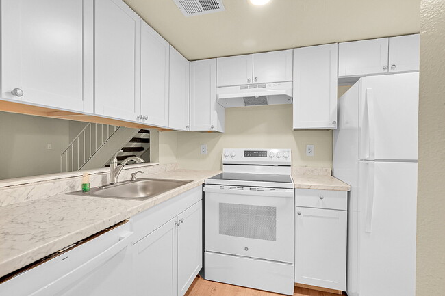 Building Photo - $1,695.00 - 2 Bedrooms, 1.5 Bathrooms, Sin...