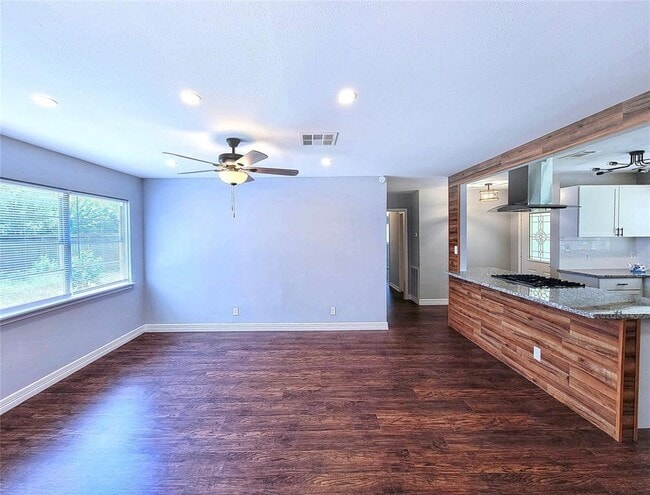 Building Photo - 8413 Robindell Dr