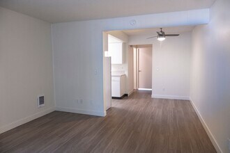 Building Photo - Irvington Flat with Timeless Classic Charm!
