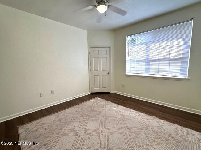 Building Photo - 305 N Villa San Marco Dr