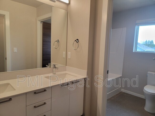 Building Photo - 33473 Poplar Ave SE